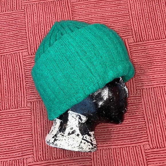 Anthropologie (Maeve) Green Knit hat - Uber soft - Picture 3 of 16